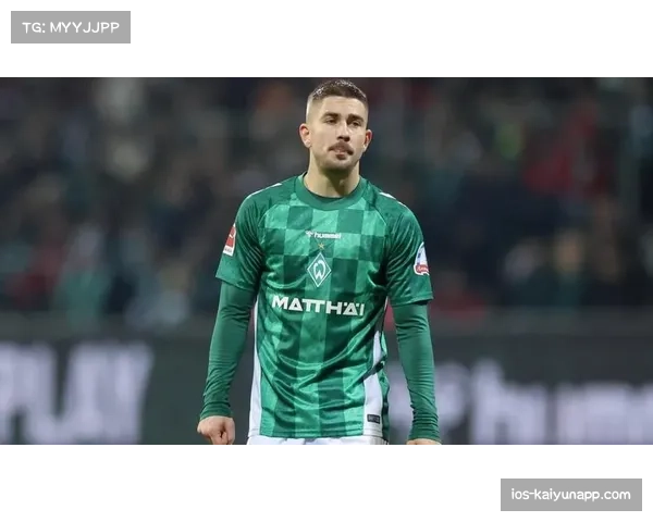 不来梅新援施密德司职右翼卫 发挥往返能力适应三中卫体系 不来梅新援施密德司职右翼卫 发挥往返能力适应三中卫体系